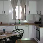 Апартаменты Aeraki House *