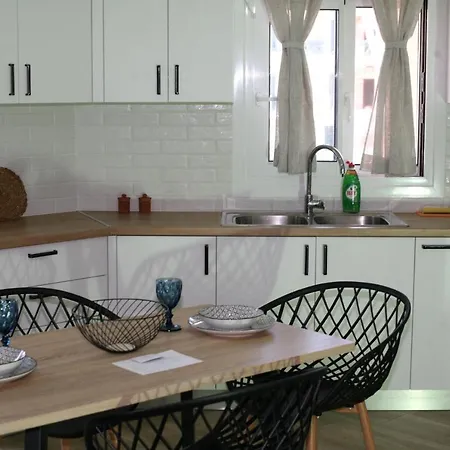 Апартаменты Aeraki House