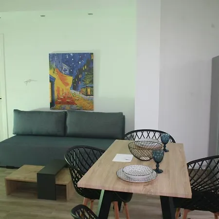 Апартаменты Aeraki House *